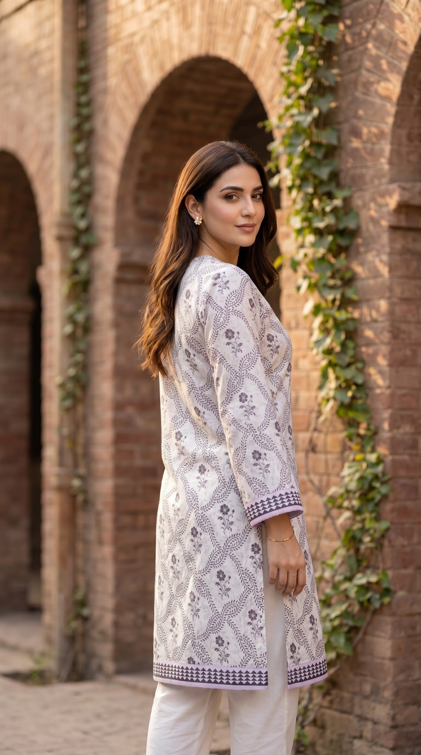 Lavender Meadow Printed Lawn Kurti – Elegant Floral Summer Tunic